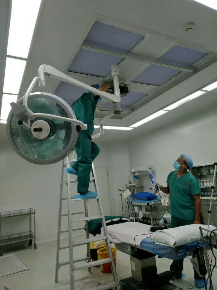 手術室潔凈層流送風天花高效過濾器更換現場實拍圖
